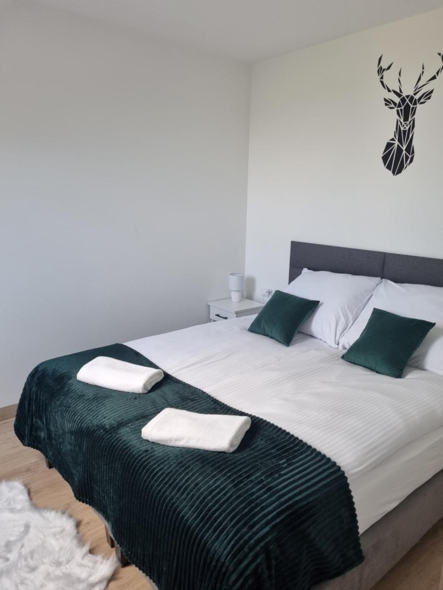 Apartamenty Jelen Pod Grapom Banska Nizna Exterior foto